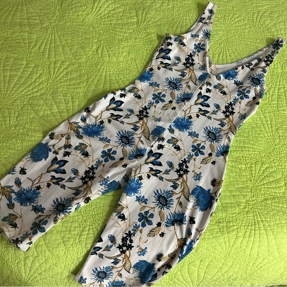 Urban Outfitters like new fitted Floral Jumpsuit / romper size small